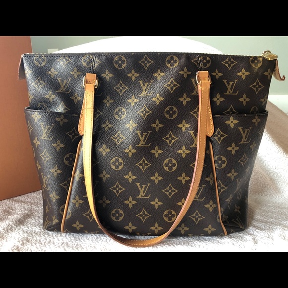 Louis Vuitton Totally MM Tote - Picture 1 of 8